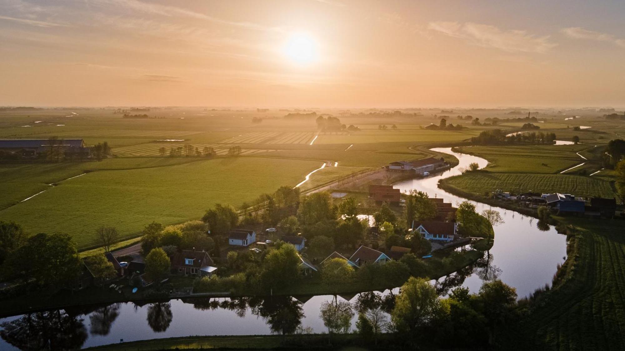 Apartamento Tiny House - Optioneel Met Hottub Dokkum Exterior foto