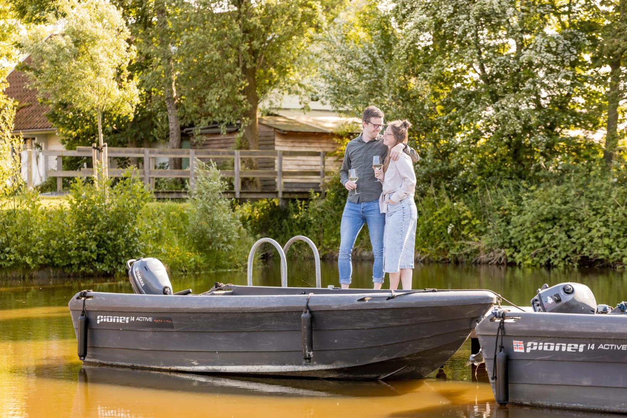 Apartamento Tiny House - Optioneel Met Hottub Dokkum Exterior foto