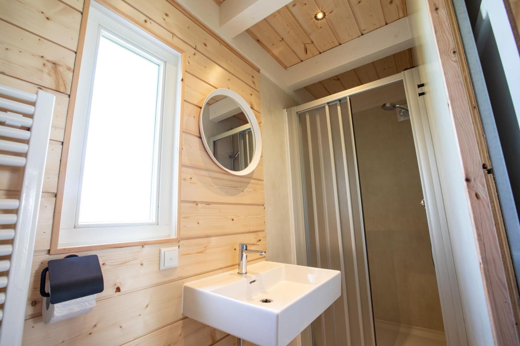 Apartamento Tiny House - Optioneel Met Hottub Dokkum Exterior foto